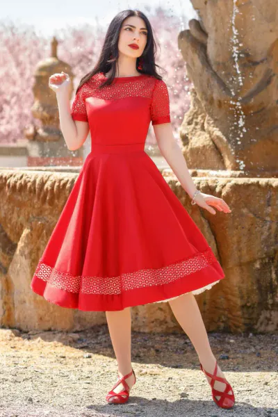 Dolly & Dotty - Tessa Lace Embroidered Swingkjole - Rød
