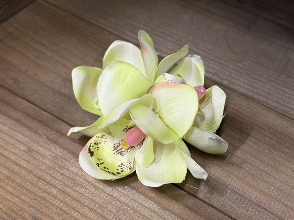 Blossom Hairclip - Lime
