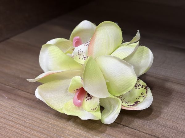 Blossom Hairclip - Lime
