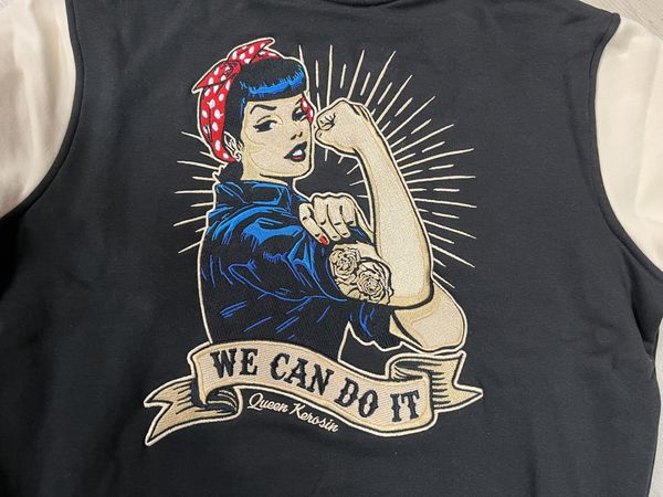 Queen Kerosin - Collegejakke We Can Do It - Sort/Creme