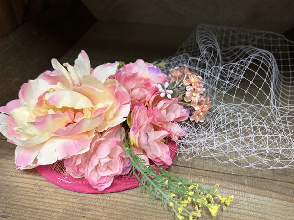 Blomsterhatt med slør